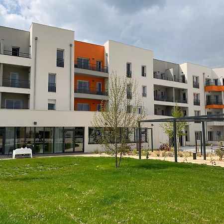 Oh Activ Les Ponts-De-Ce Aparthotel Exterior photo