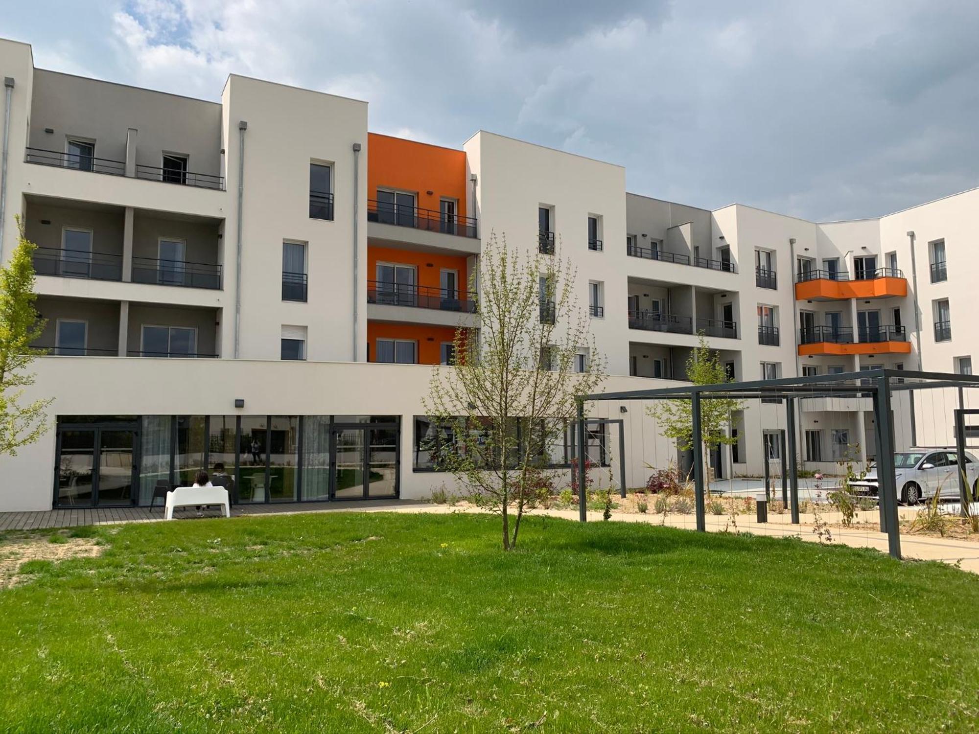 Oh Activ Les Ponts-De-Ce Aparthotel Exterior photo